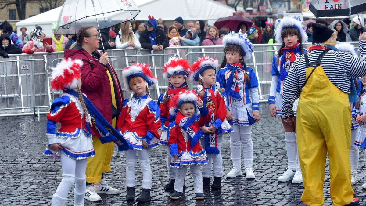 Mit einer großen Party wird am Sonntag auf dem Erfurter Domplatz Karneval gefeiert.