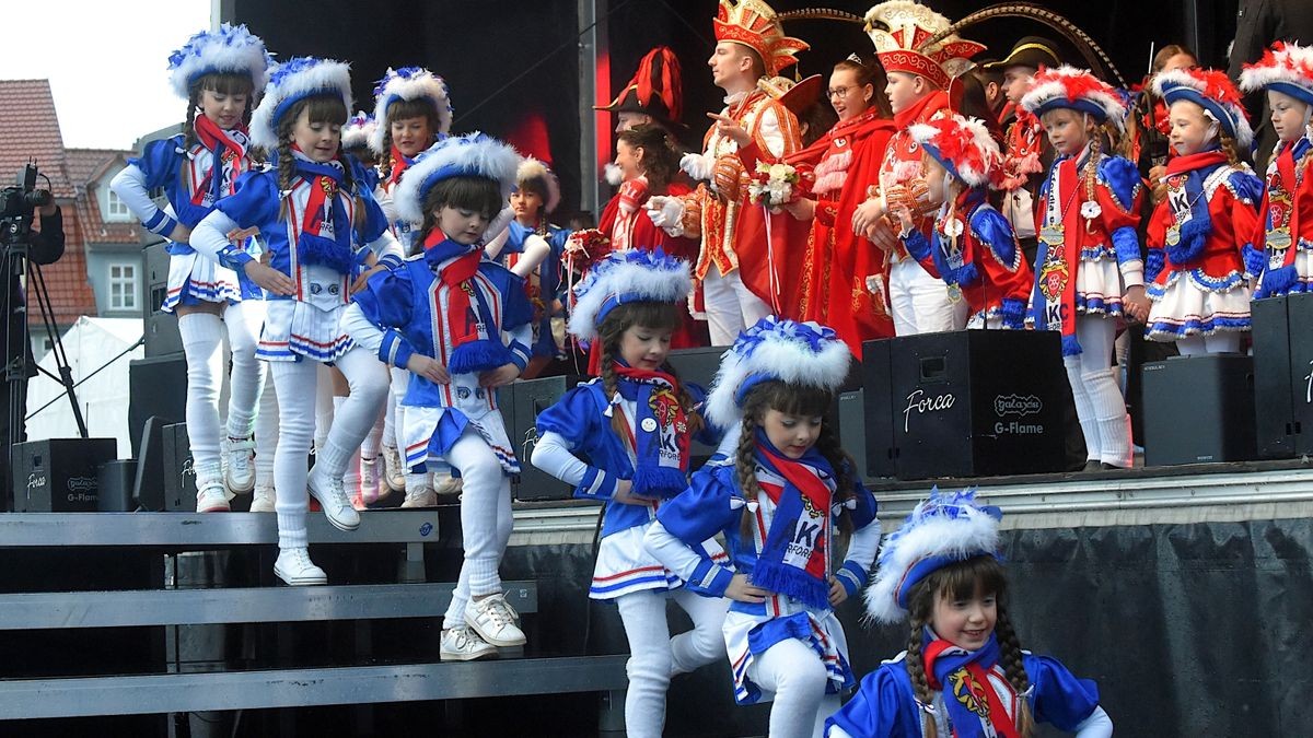 Mit einer großen Party wird am Sonntag auf dem Erfurter Domplatz Karneval gefeiert.