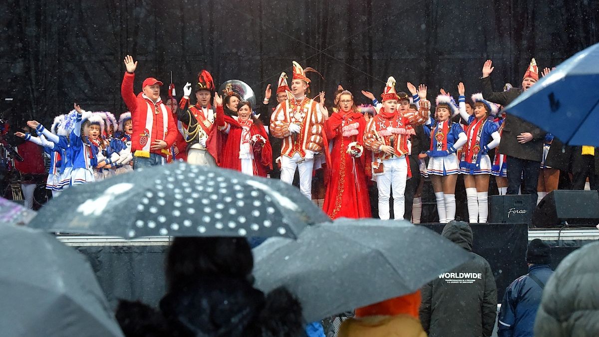 Mit einer großen Party wird am Sonntag auf dem Erfurter Domplatz Karneval gefeiert.