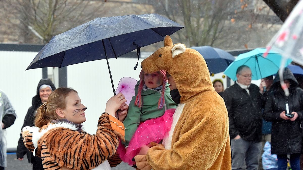 Mit einer großen Party wird am Sonntag auf dem Erfurter Domplatz Karneval gefeiert.