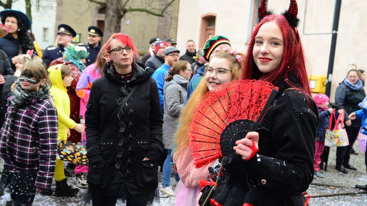 Die zahlreichen Zuschauer am Straßenrand sahen auch tolle Fußgruppen und hatten wie alle Narren viel Gaudi und Spaß.