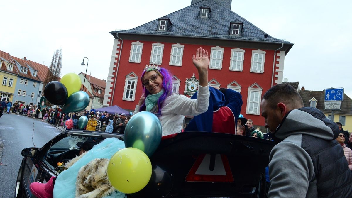 Die zahlreichen Zuschauer am Straßenrand sahen auch tolle Fußgruppen und hatten wie alle Narren viel Gaudi und Spaß.