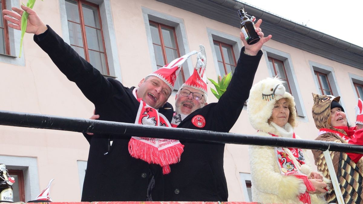 Die zahlreichen Zuschauer am Straßenrand sahen auch tolle Fußgruppen und hatten wie alle Narren viel Gaudi und Spaß.