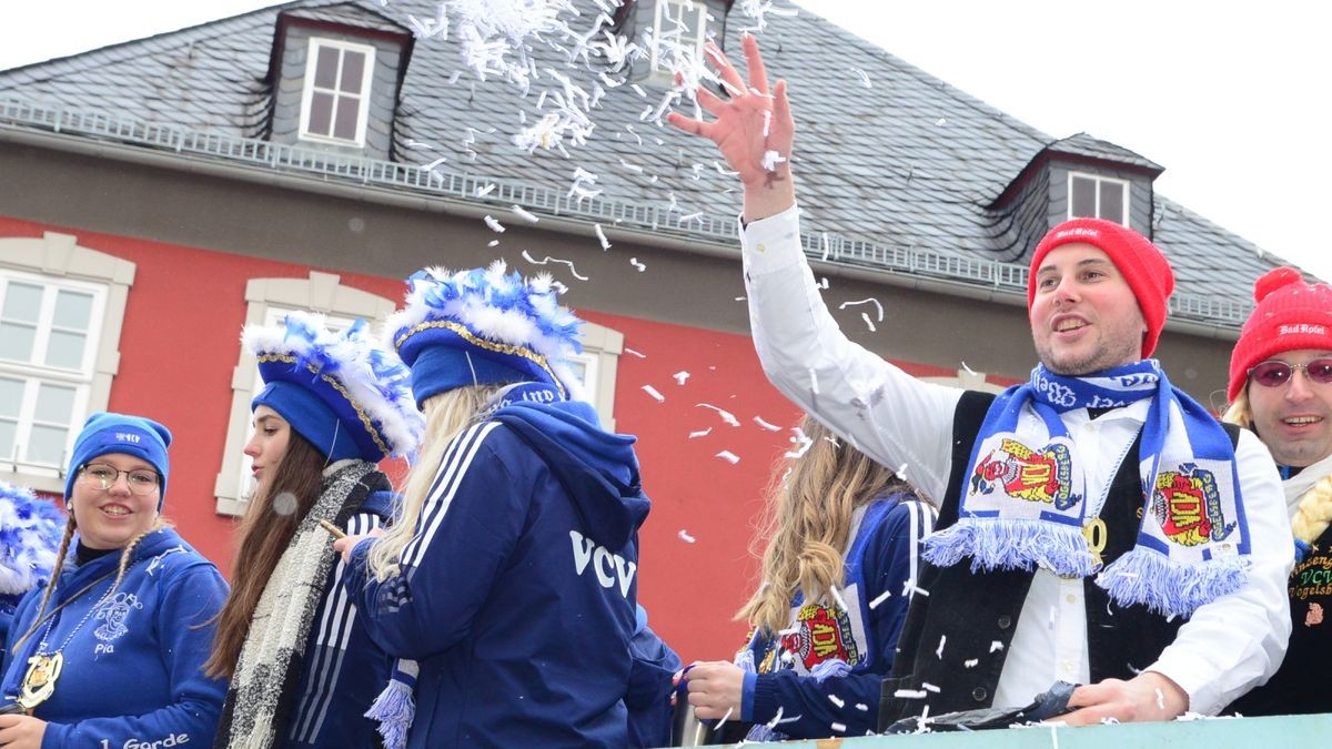 Die zahlreichen Zuschauer am Straßenrand sahen auch tolle Fußgruppen und hatten wie alle Narren viel Gaudi und Spaß.