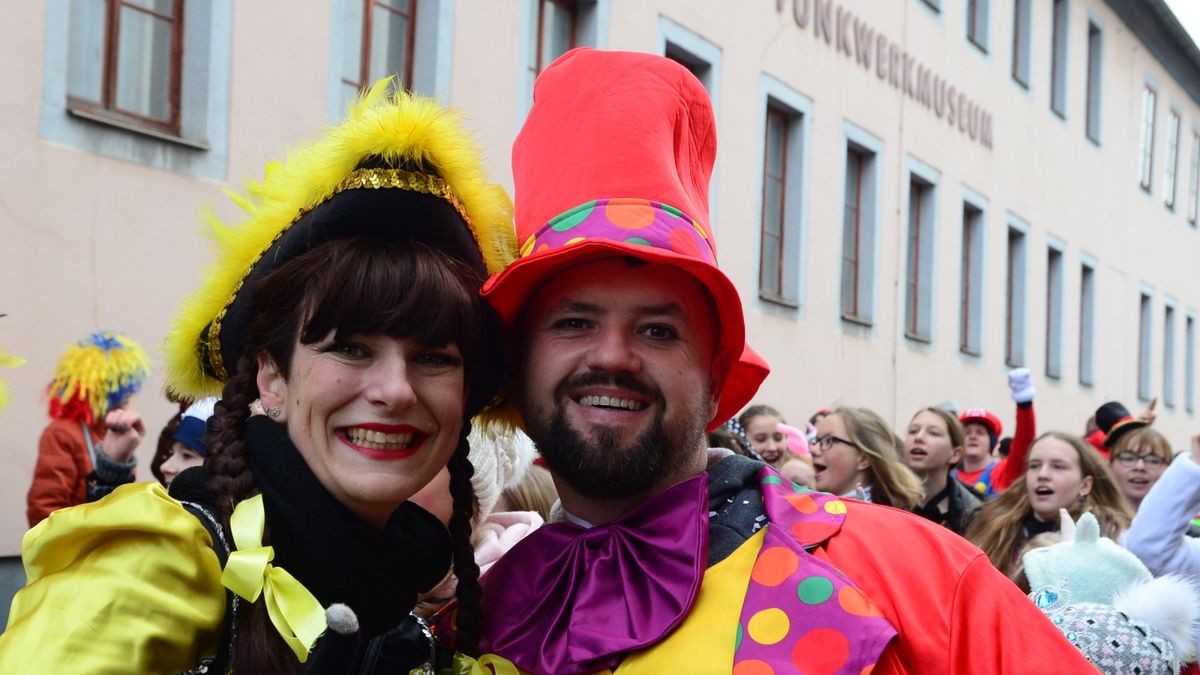 Die zahlreichen Zuschauer am Straßenrand sahen auch tolle Fußgruppen und hatten wie alle Narren viel Gaudi und Spaß.