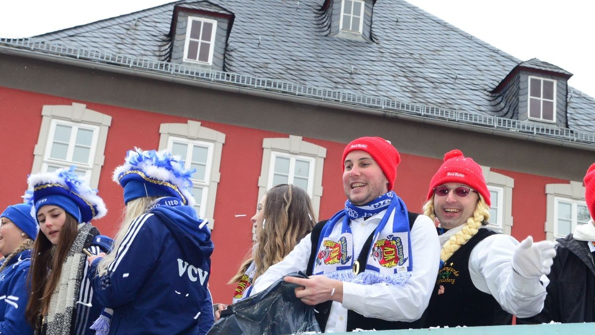 Die zahlreichen Zuschauer am Straßenrand sahen auch tolle Fußgruppen und hatten wie alle Narren viel Gaudi und Spaß.