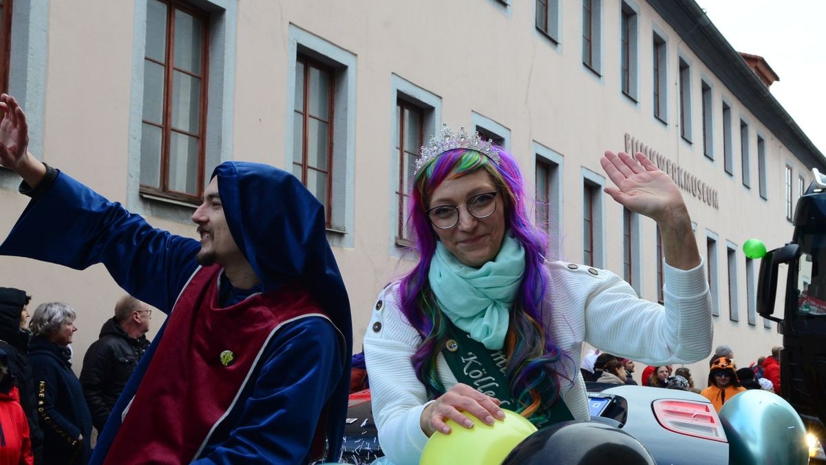 Die zahlreichen Zuschauer am Straßenrand sahen auch tolle Fußgruppen und hatten wie alle Narren viel Gaudi und Spaß.