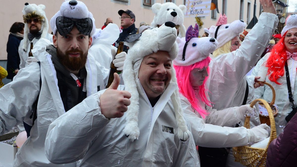 Die zahlreichen Zuschauer am Straßenrand sahen auch tolle Fußgruppen und hatten wie alle Narren viel Gaudi und Spaß.