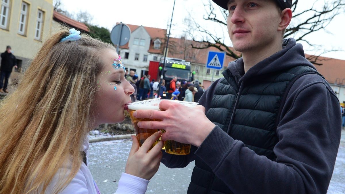 Die zahlreichen Zuschauer am Straßenrand sahen auch tolle Fußgruppen und hatten wie alle Narren viel Gaudi und Spaß.