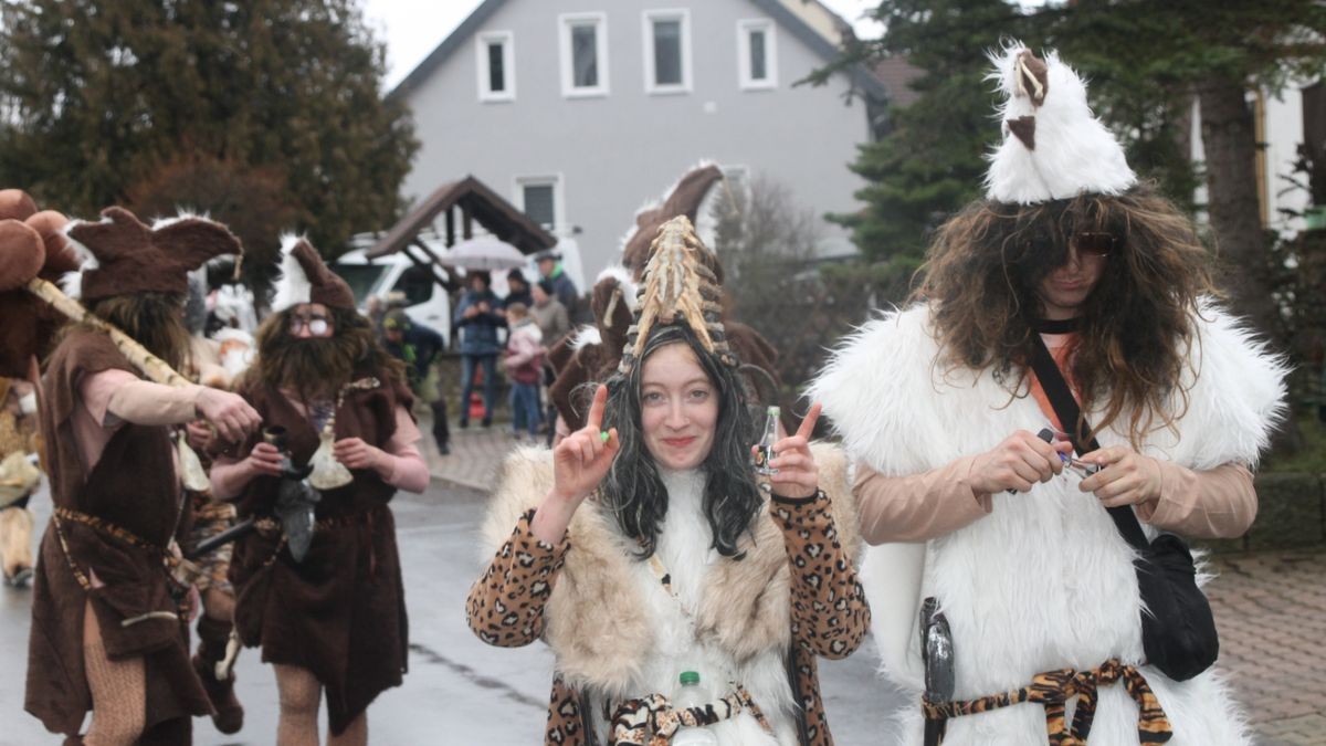 Am Sonntag kehren die Karnevalisten aus Wölfis bei ihrem Karnevalsumzug thematisch in die Steinzeit zurück.