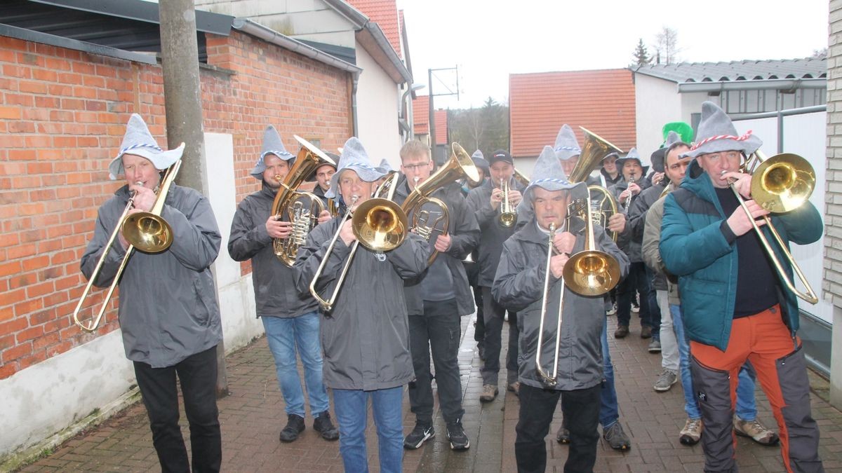 Am Sonntag kehren die Karnevalisten aus Wölfis bei ihrem Karnevalsumzug thematisch in die Steinzeit zurück.