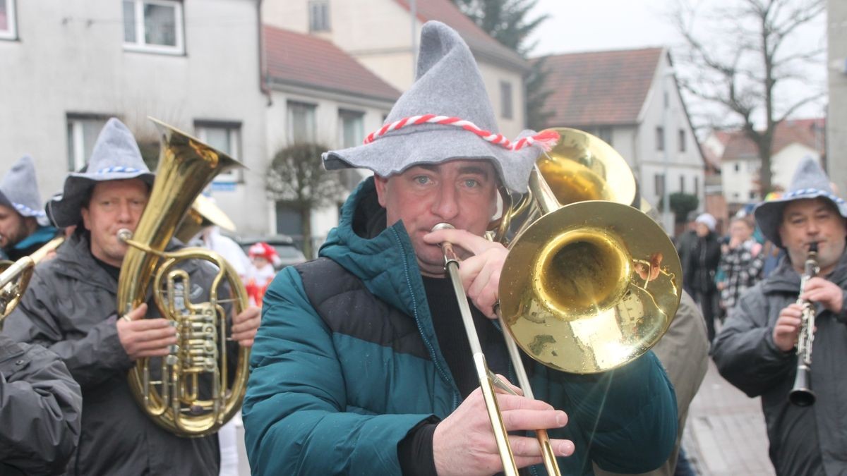 Am Sonntag kehren die Karnevalisten aus Wölfis bei ihrem Karnevalsumzug thematisch in die Steinzeit zurück.