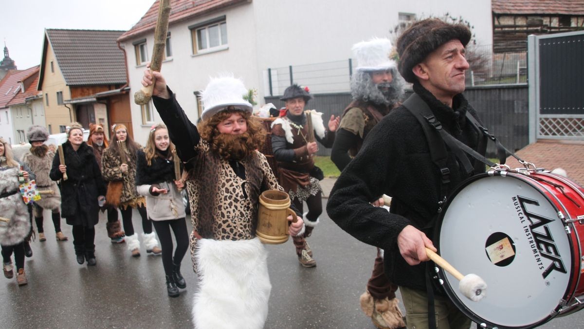 Am Sonntag kehren die Karnevalisten aus Wölfis bei ihrem Karnevalsumzug thematisch in die Steinzeit zurück.