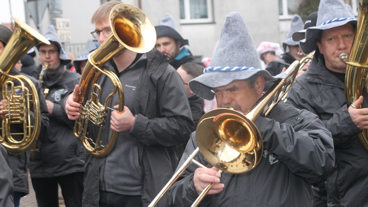 Am Sonntag kehren die Karnevalisten aus Wölfis bei ihrem Karnevalsumzug thematisch in die Steinzeit zurück.