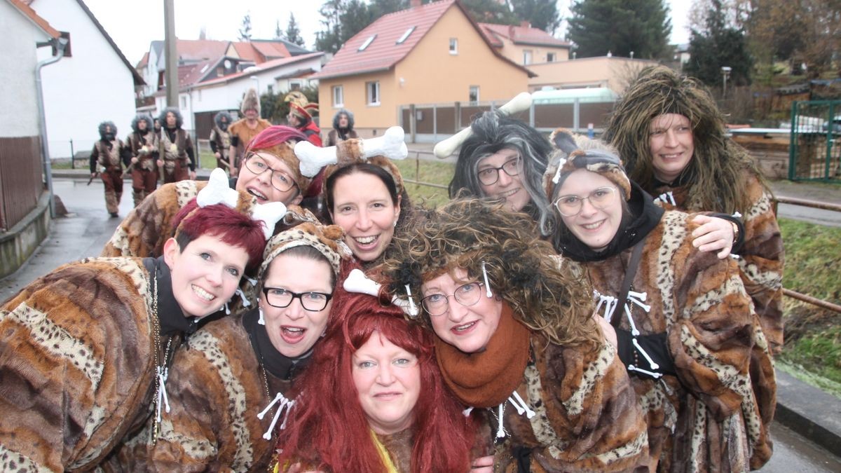 Am Sonntag kehren die Karnevalisten aus Wölfis bei ihrem Karnevalsumzug thematisch in die Steinzeit zurück.