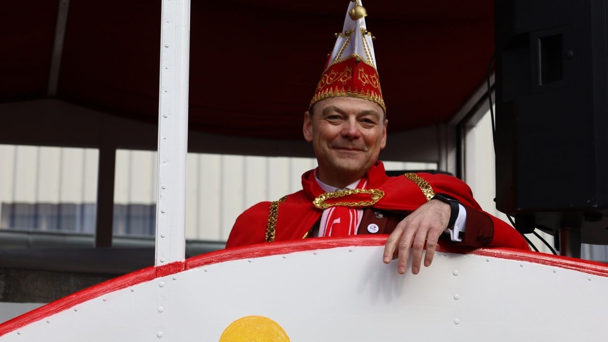 Ein großartiger Festumzug mit vielen befreundeten Vereinen und ungezählten Zuschauern krönt die 70. Saison des Bleicheröder Carneval Club.