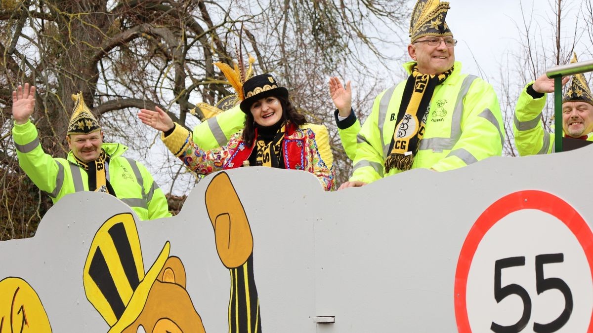 Ein großartiger Festumzug mit vielen befreundeten Vereinen und ungezählten Zuschauern krönt die 70. Saison des Bleicheröder Carneval Club.