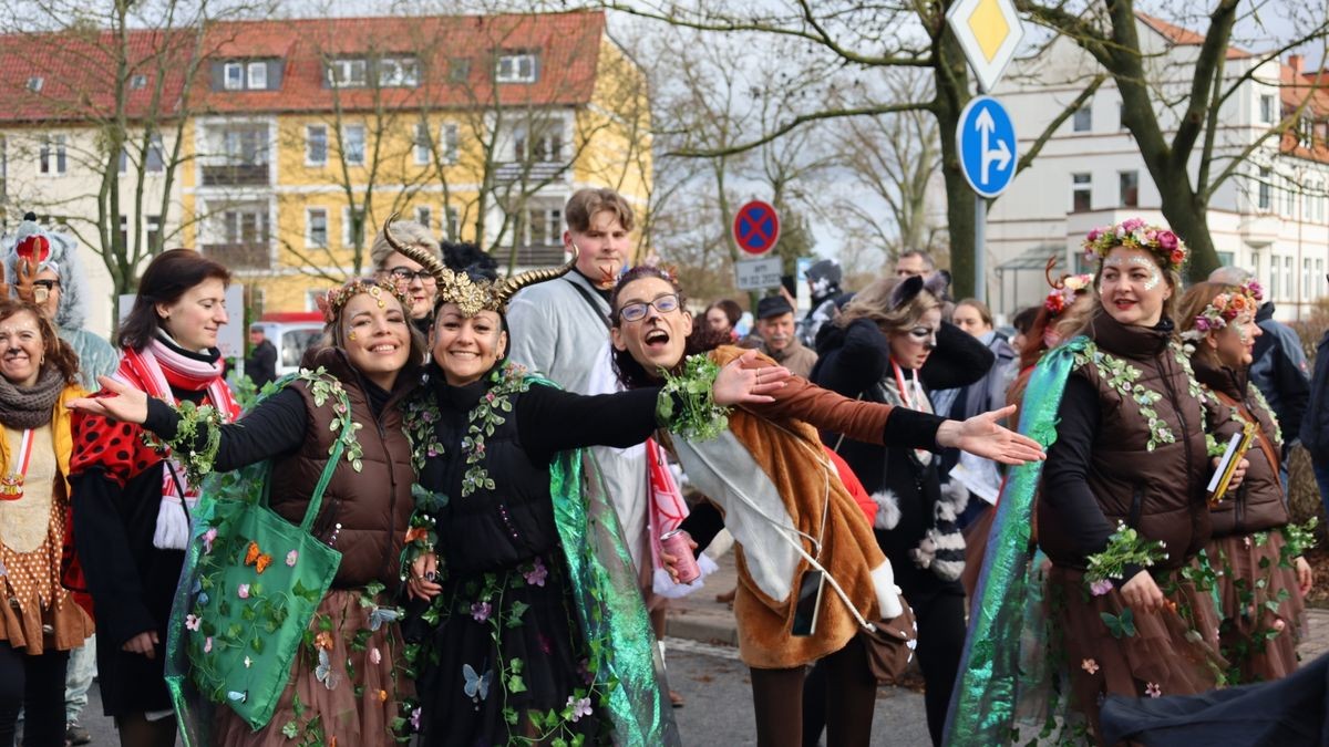 Ein großartiger Festumzug mit vielen befreundeten Vereinen und ungezählten Zuschauern krönt die 70. Saison des Bleicheröder Carneval Club.