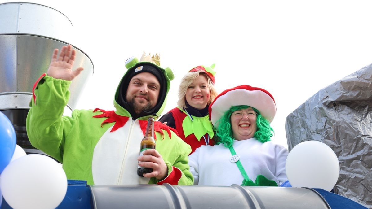 Ein großartiger Festumzug mit vielen befreundeten Vereinen und ungezählten Zuschauern krönt die 70. Saison des Bleicheröder Carneval Club.