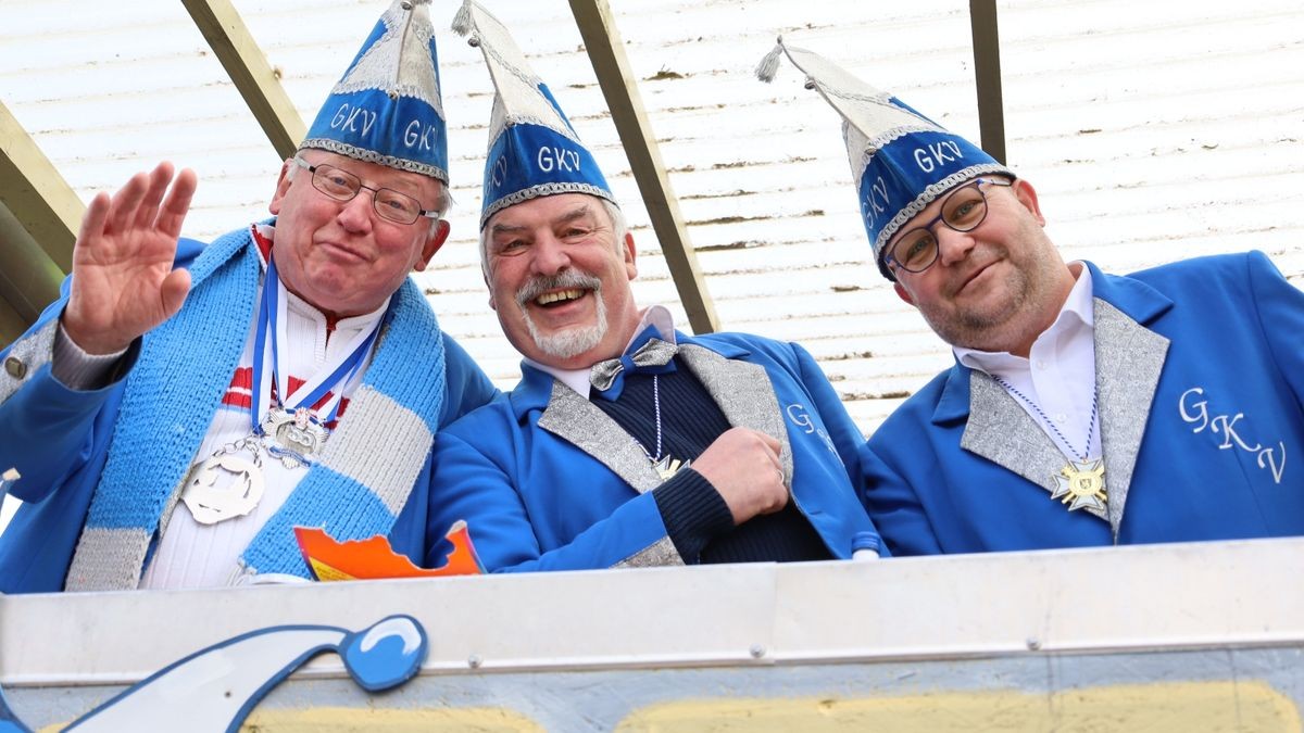 Ein großartiger Festumzug mit vielen befreundeten Vereinen und ungezählten Zuschauern krönt die 70. Saison des Bleicheröder Carneval Club.