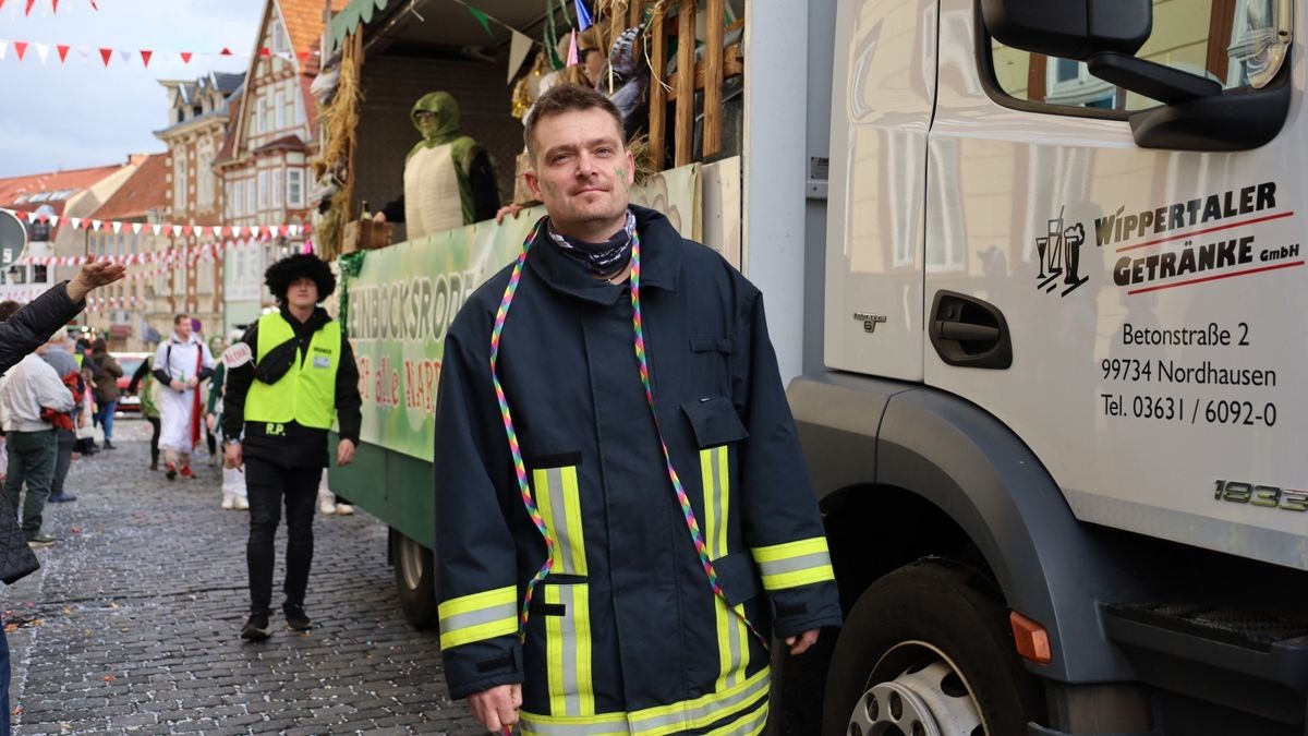 Ein großartiger Festumzug mit vielen befreundeten Vereinen und ungezählten Zuschauern krönt die 70. Saison des Bleicheröder Carneval Club.