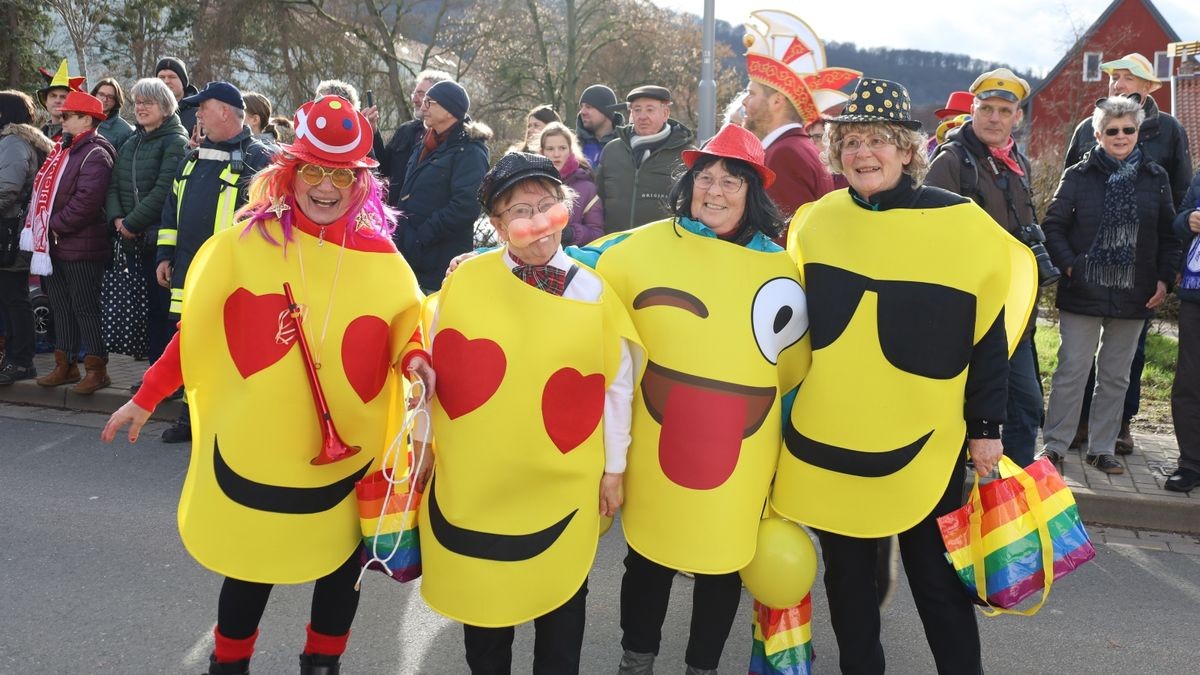 Ein großartiger Festumzug mit vielen befreundeten Vereinen und ungezählten Zuschauern krönt die 70. Saison des Bleicheröder Carneval Club.