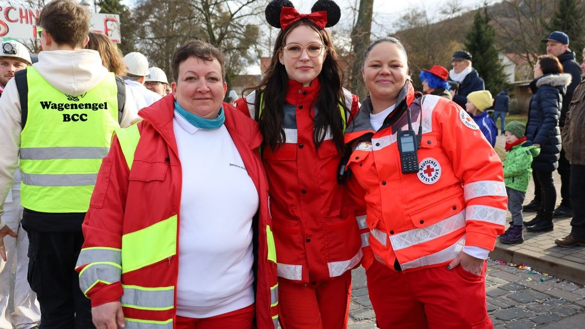 Ein großartiger Festumzug mit vielen befreundeten Vereinen und ungezählten Zuschauern krönt die 70. Saison des Bleicheröder Carneval Club.