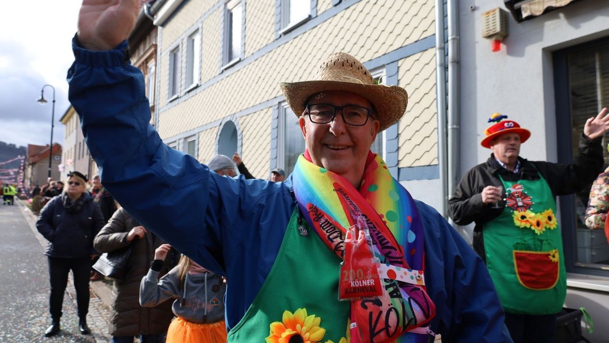 Ein großartiger Festumzug mit vielen befreundeten Vereinen und ungezählten Zuschauern krönt die 70. Saison des Bleicheröder Carneval Club.