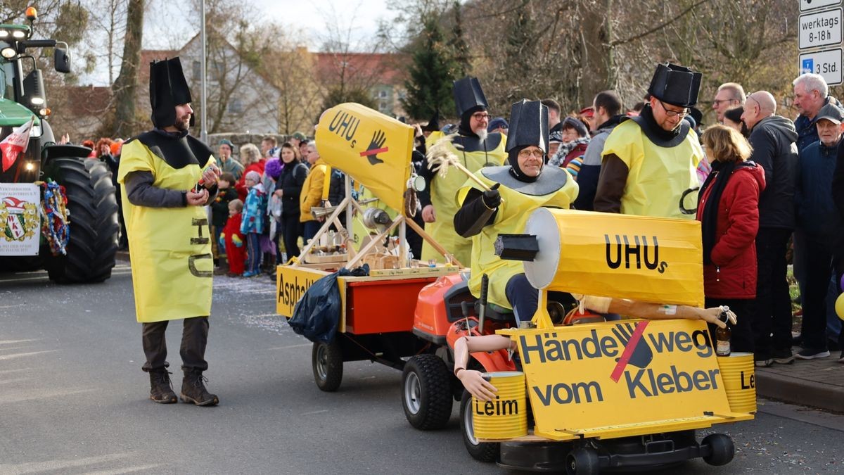 Ein großartiger Festumzug mit vielen befreundeten Vereinen und ungezählten Zuschauern krönt die 70. Saison des Bleicheröder Carneval Club.