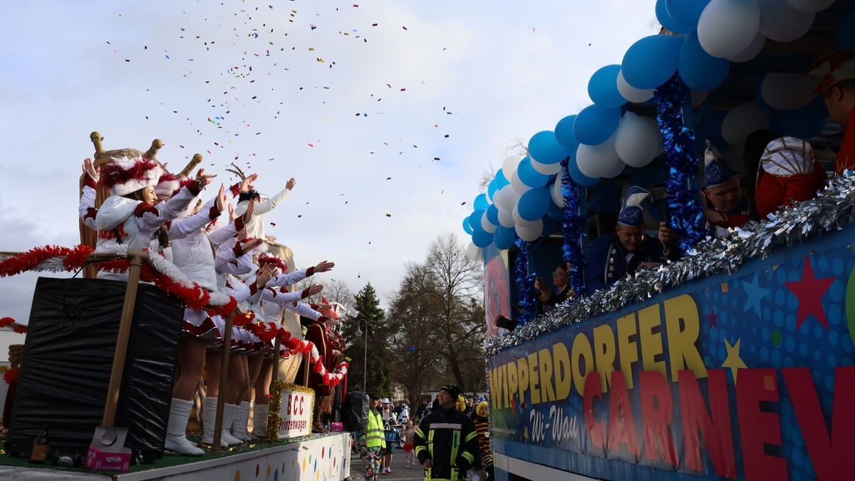 Ein großartiger Festumzug mit vielen befreundeten Vereinen und ungezählten Zuschauern krönt die 70. Saison des Bleicheröder Carneval Club.