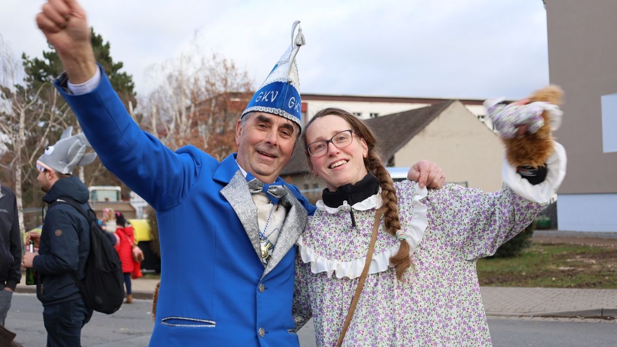 Ein großartiger Festumzug mit vielen befreundeten Vereinen und ungezählten Zuschauern krönt die 70. Saison des Bleicheröder Carneval Club.