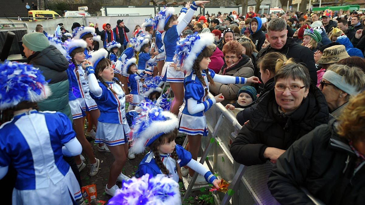 Mit einer großen Party wird am Sonntag auf dem Erfurter Domplatz Karneval gefeiert.