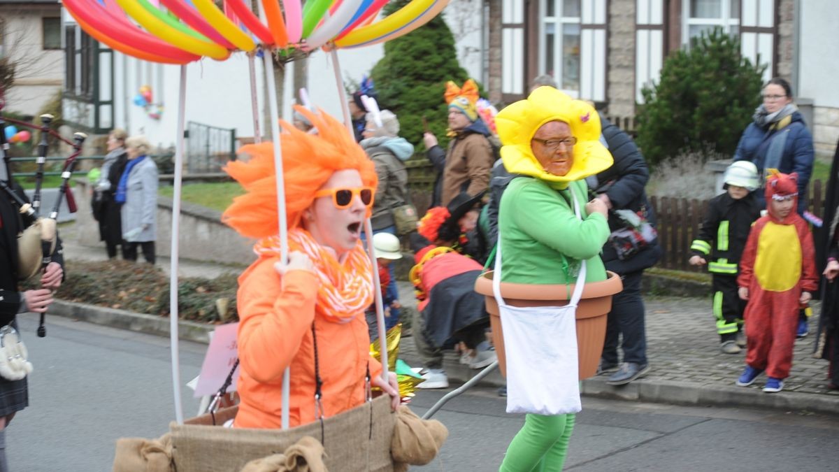 Der Treffurter Carneval Verein lockte mit seinem Umzug am Faschingssonntag hunderte Menschen an die Straßen der Werrastadt.