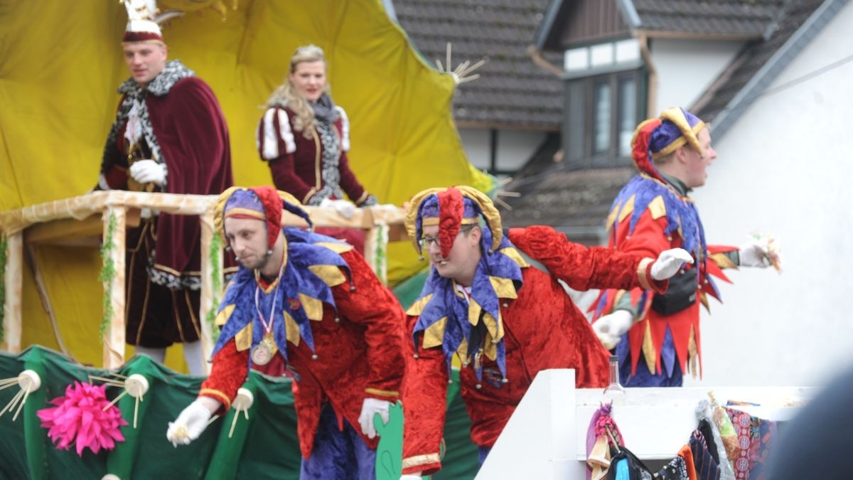 Der Treffurter Carneval Verein lockte mit seinem Umzug am Faschingssonntag hunderte Menschen an die Straßen der Werrastadt.