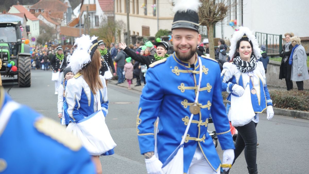 Der Treffurter Carneval Verein lockte mit seinem Umzug am Faschingssonntag hunderte Menschen an die Straßen der Werrastadt.