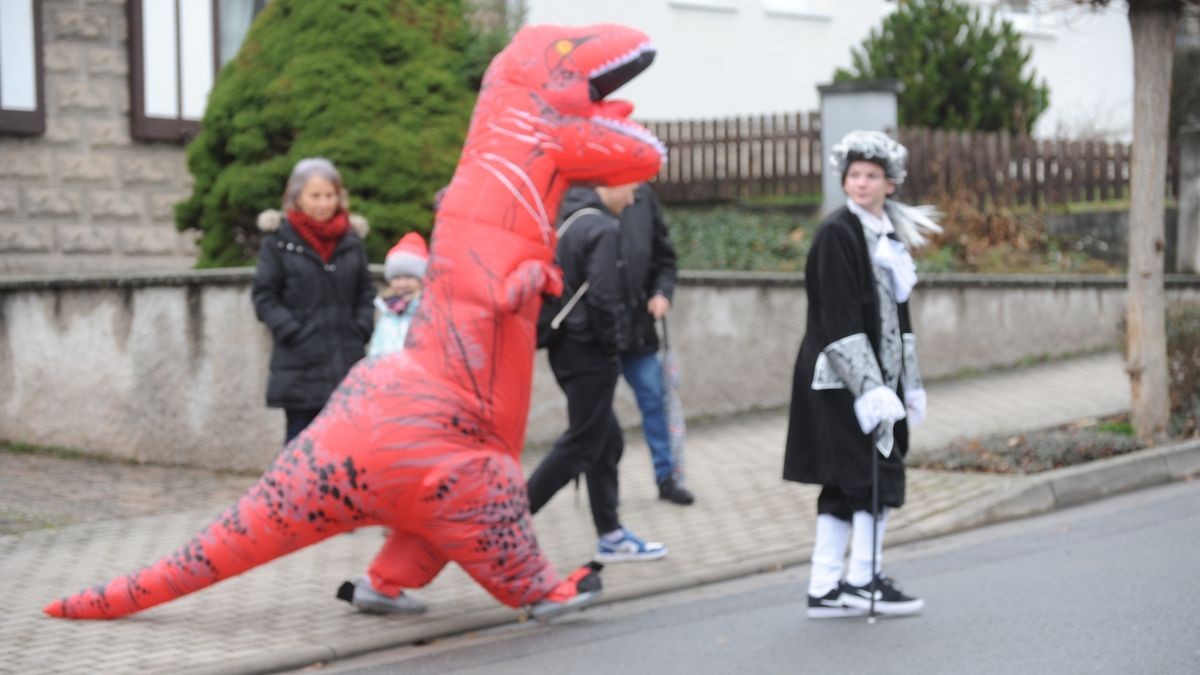 Der Treffurter Carneval Verein lockte mit seinem Umzug am Faschingssonntag hunderte Menschen an die Straßen der Werrastadt.