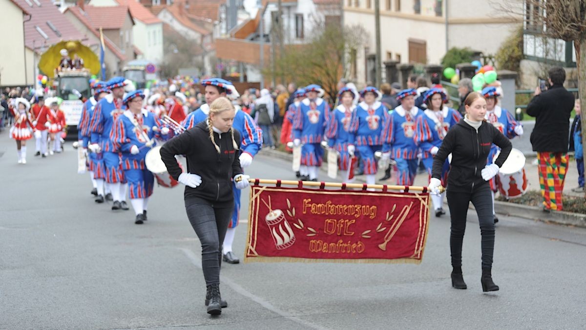 Der Treffurter Carneval Verein lockte mit seinem Umzug am Faschingssonntag hunderte Menschen an die Straßen der Werrastadt.