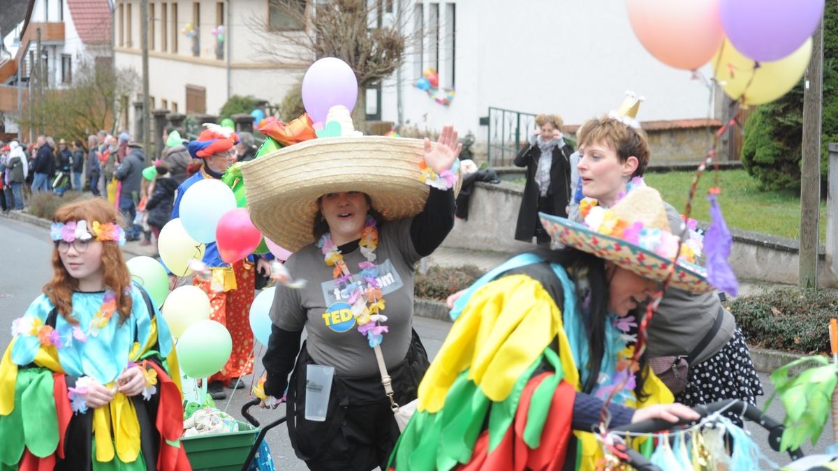 Der Treffurter Carneval Verein lockte mit seinem Umzug am Faschingssonntag hunderte Menschen an die Straßen der Werrastadt.