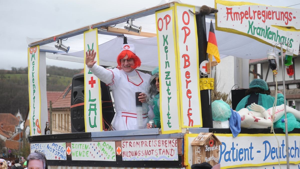 Der Treffurter Carneval Verein lockte mit seinem Umzug am Faschingssonntag hunderte Menschen an die Straßen der Werrastadt.