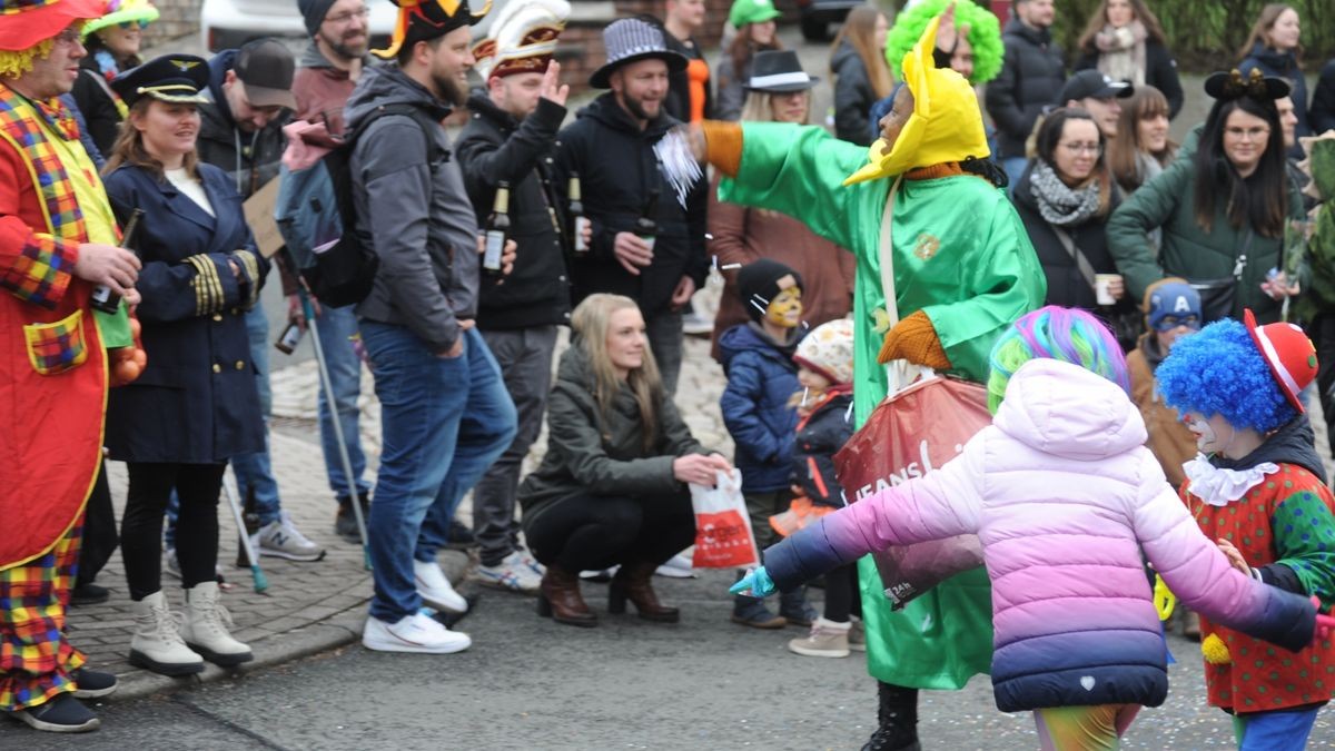 Der Treffurter Carneval Verein lockte mit seinem Umzug am Faschingssonntag hunderte Menschen an die Straßen der Werrastadt.