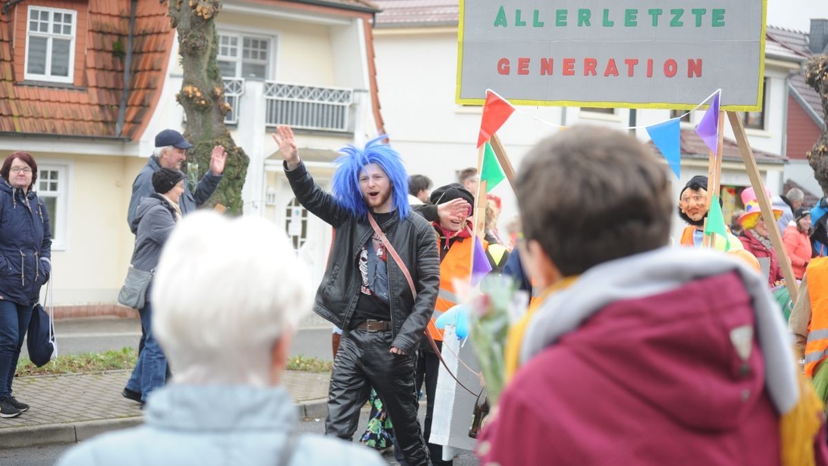 Der Treffurter Carneval Verein lockte mit seinem Umzug am Faschingssonntag hunderte Menschen an die Straßen der Werrastadt.