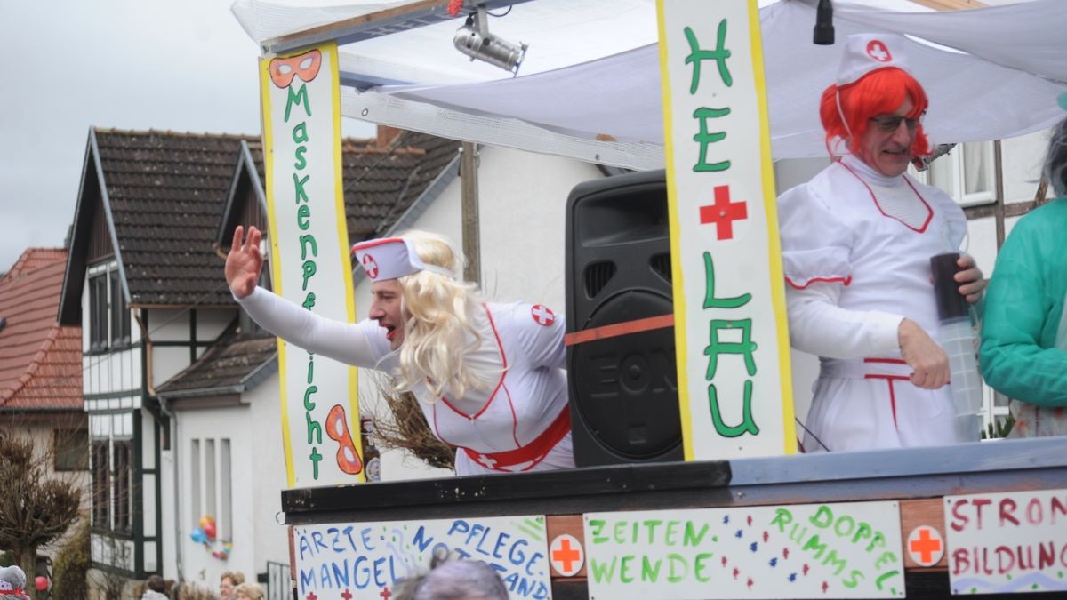 Der Treffurter Carneval Verein lockte mit seinem Umzug am Faschingssonntag hunderte Menschen an die Straßen der Werrastadt.