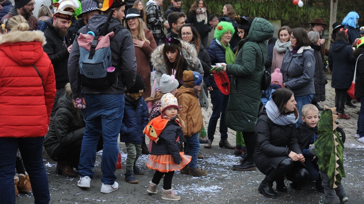 Der Treffurter Carneval Verein lockte mit seinem Umzug am Faschingssonntag hunderte Menschen an die Straßen der Werrastadt.