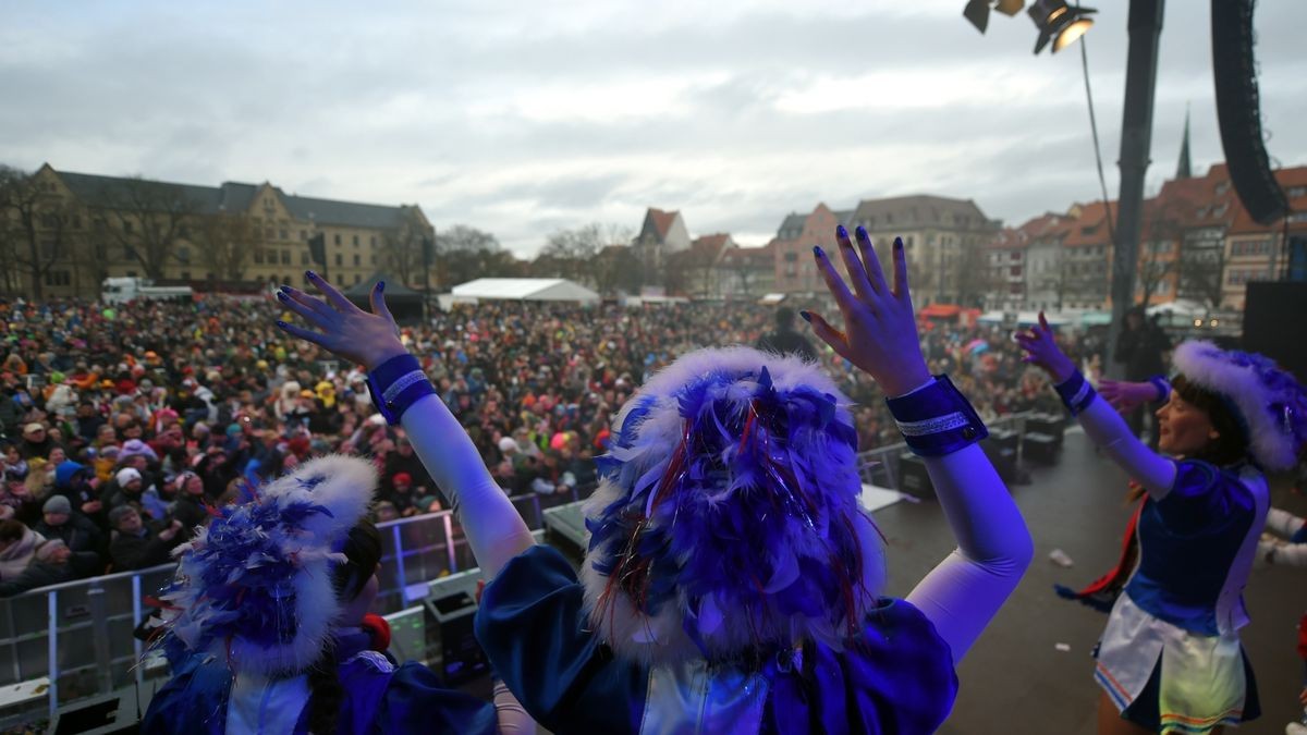 Mit einer großen Party wird am Sonntag auf dem Erfurter Domplatz Karneval gefeiert.