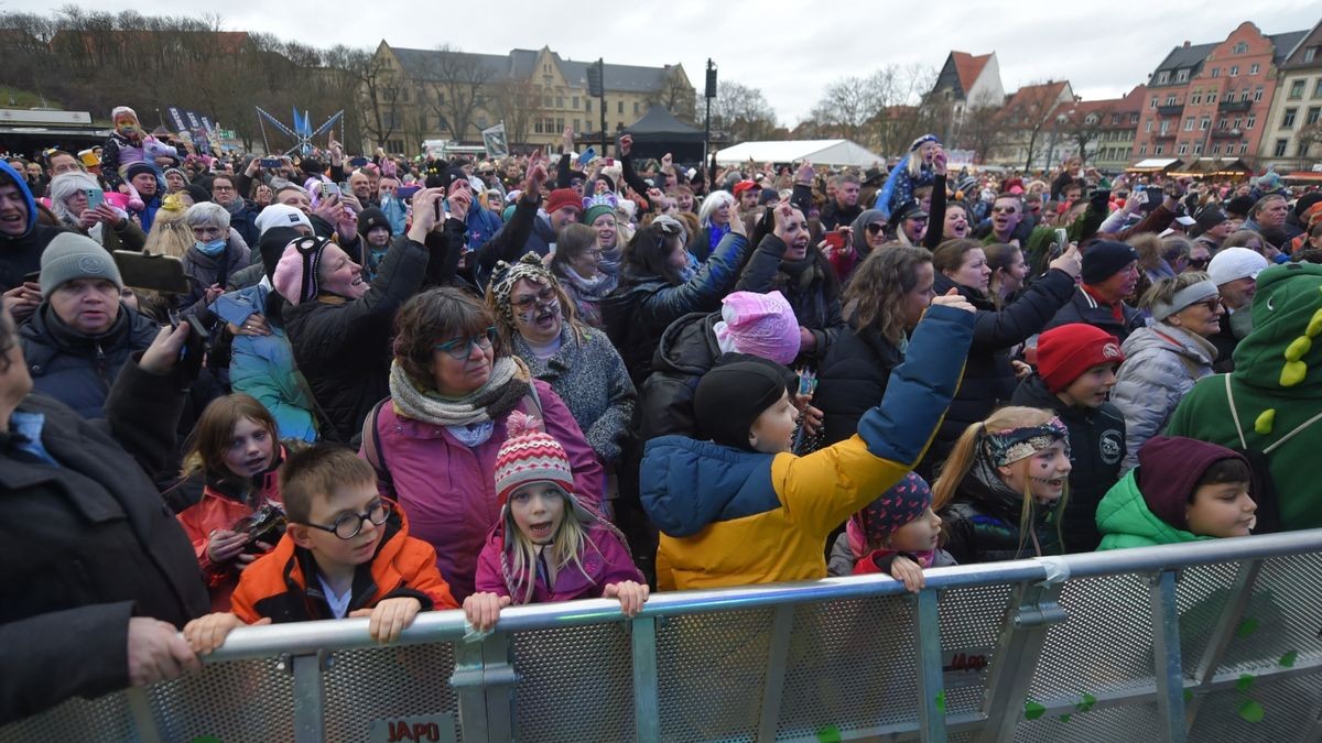 Mit einer großen Party wird am Sonntag auf dem Erfurter Domplatz Karneval gefeiert.