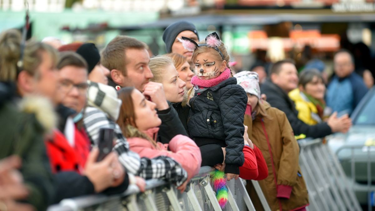 Mit einer großen Party wird am Sonntag auf dem Erfurter Domplatz Karneval gefeiert.