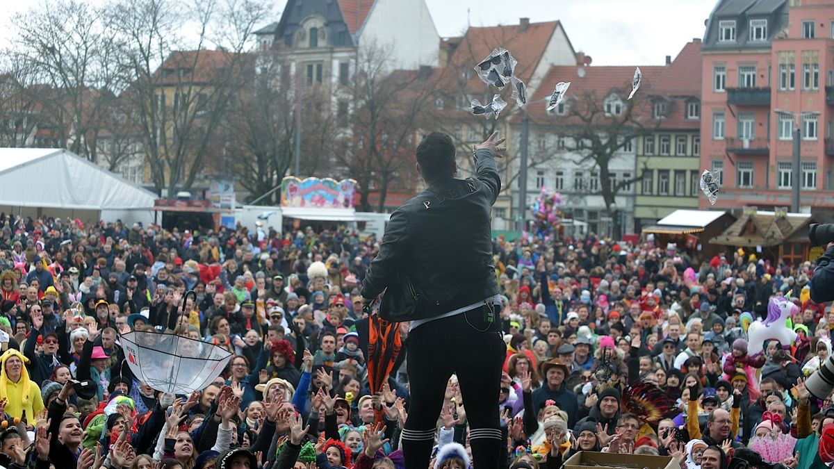 Mit einer großen Party wird am Sonntag auf dem Erfurter Domplatz Karneval gefeiert.