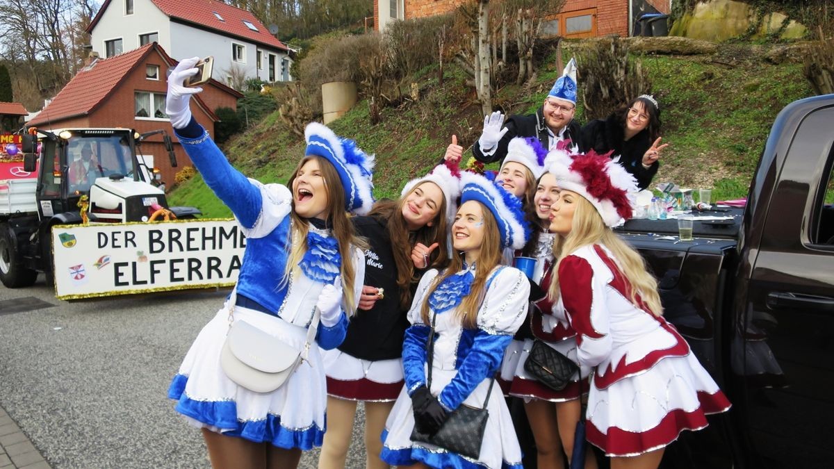 In Brehme findet alle fünf Jahre ein Faschingsumzug statt. Da dieser im vergangenen Jahr wegen der Coronapandemie ausgefallen ist, wurde er in diesem Jahr zur 71. Session nachgeholt. Unterwegs waren die Mitglieder vieler örtlicher Vereine.  