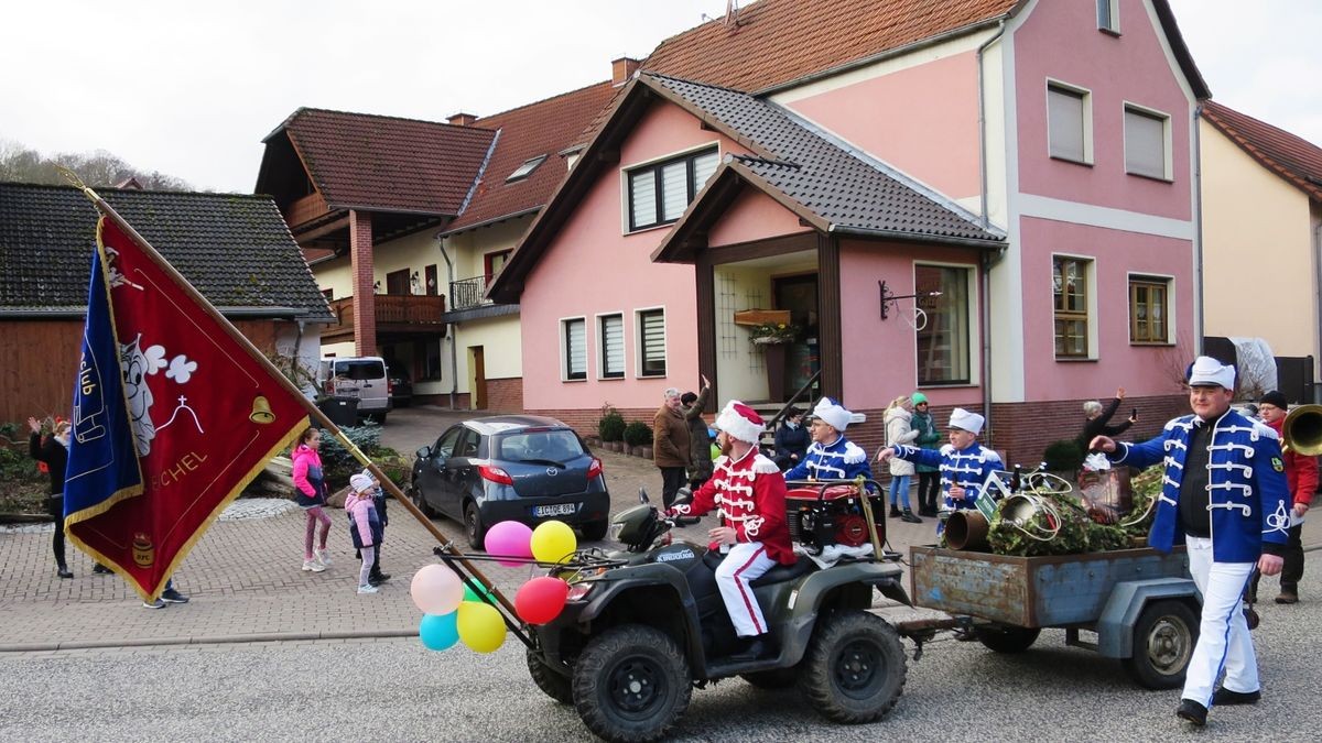 In Brehme findet alle fünf Jahre ein Faschingsumzug statt. Da dieser im vergangenen Jahr wegen der Coronapandemie ausgefallen ist, wurde er in diesem Jahr zur 71. Session nachgeholt. Unterwegs waren die Mitglieder vieler örtlicher Vereine.  