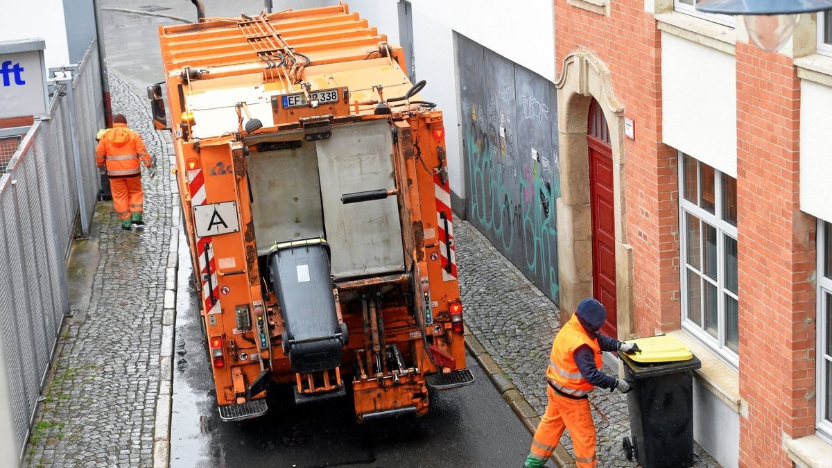 Die Wagen der Erfurter Müllabfuhr bleiben am Dienstag im Betriebshof. Es wird gestreikt. 